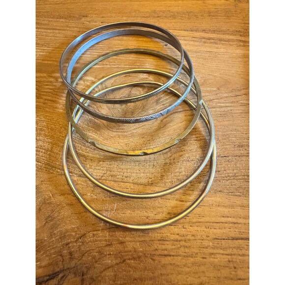 Set of 5 vintage silver and gold tone bangle bracelets - Picture 1 of 5
